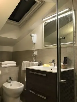 Piccola, in mansarda