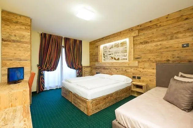 Superior Tek Büyük Yataklı Oda (4 Pax)