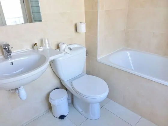 Üç Kişilik Oda