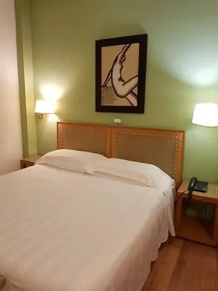 Büyük Yataklı Tek Kişilik Oda