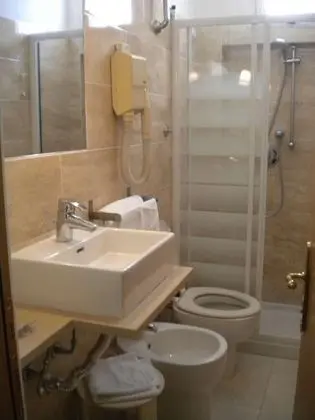 Büyük Yataklı Tek Kişilik Oda