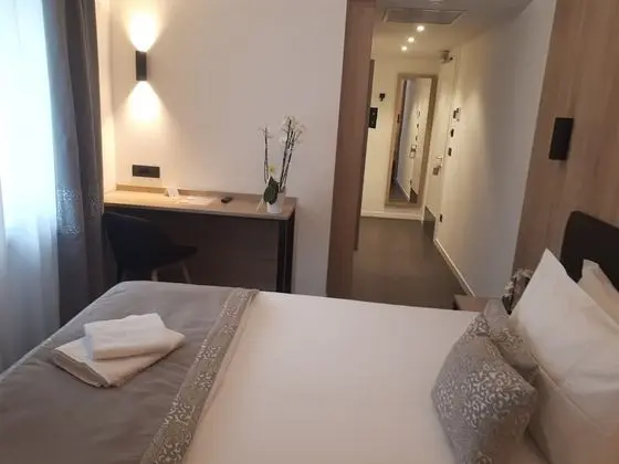 Büyük Yataklı Tek Kişilik Oda
