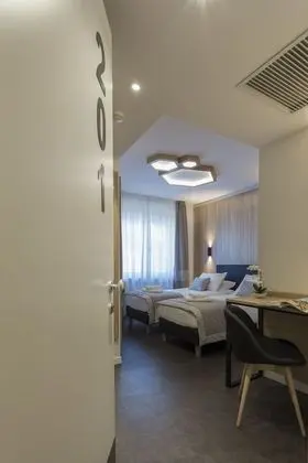 Tek Büyük Yataklı Oda, 2 Tek Kişilik Yatak