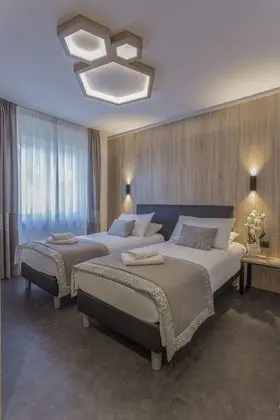 Tek Büyük Yataklı Oda, 2 Tek Kişilik Yatak