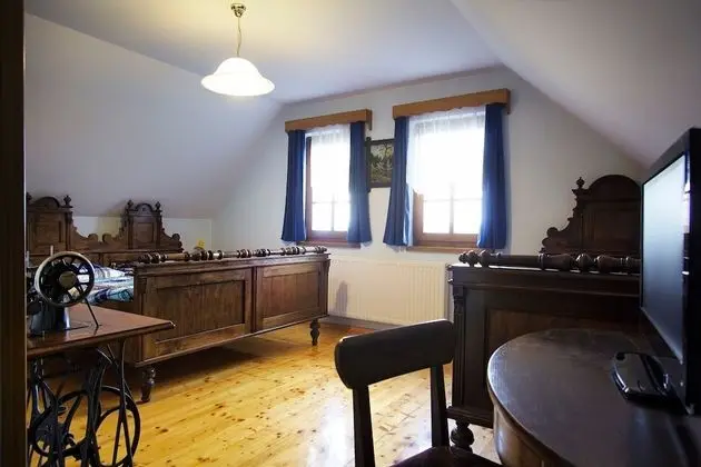 Traditional Üç Kişilik Oda