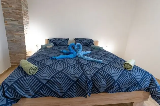 Apart Daire, 1 Büyük (Queen) Boy Yatak ve Çekyat