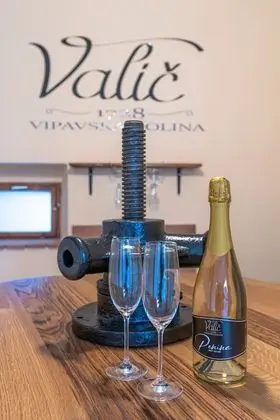 Apart Daire, 1 Büyük (Queen) Boy Yatak ve Çekyat