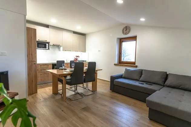 Apart Daire, 1 Büyük (Queen) Boy Yatak ve Çekyat