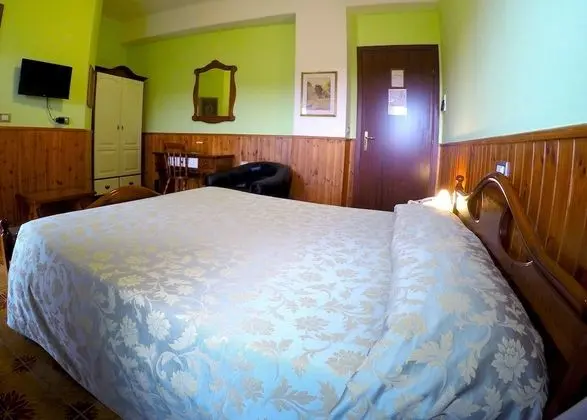 Economy Tek Büyük Yataklı Oda (1 letto matrimoniale)