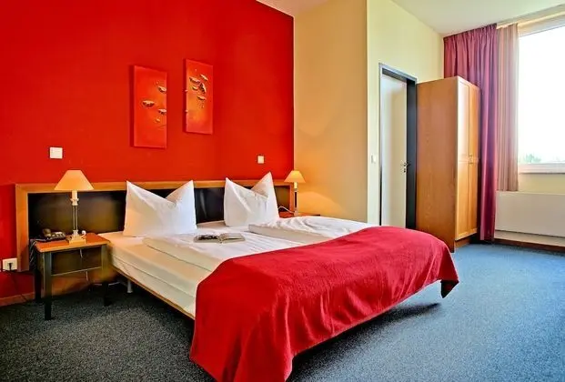 Tek Büyük Yataklı Oda, Avlu