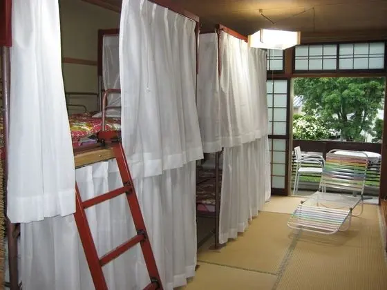 Ortak Ranzalı Oda, Sadece kadınlar için