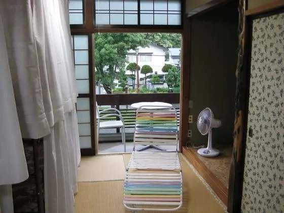 Ortak Ranzalı Oda, Sadece kadınlar için