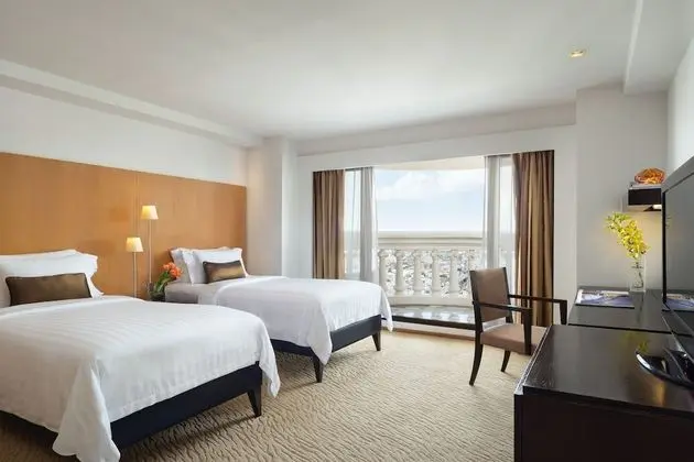 Tower Club Suite 3 Bedroom with Lounge