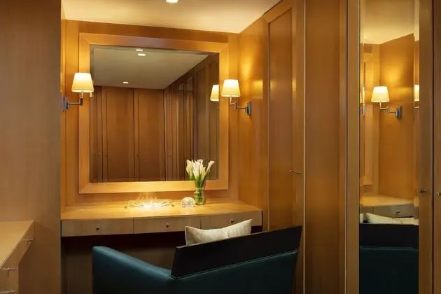Tower Club Suite 3 Bedroom with Lounge