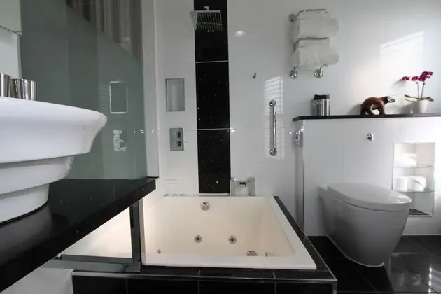 Luxury Tek Büyük Yataklı Oda, Banyolu/Duşlu (Four Poster Queen Anne)