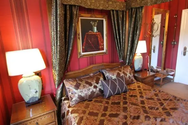 Tek Büyük Yataklı Oda, Banyolu/Duşlu (Oak Four Poster)