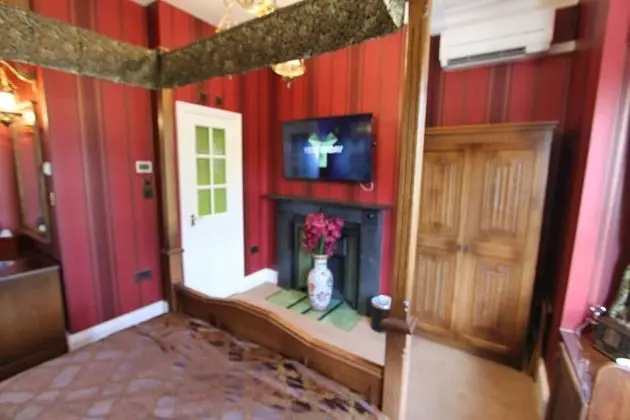 Tek Büyük Yataklı Oda, Banyolu/Duşlu (Oak Four Poster)