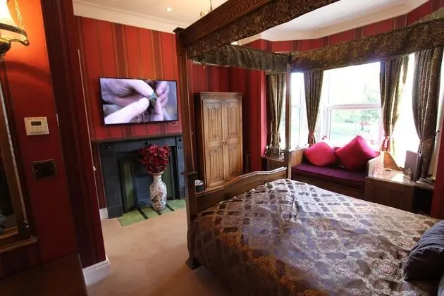 Tek Büyük Yataklı Oda, Banyolu/Duşlu (Oak Four Poster)