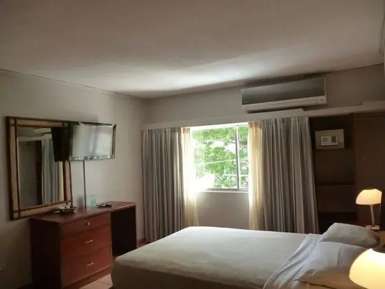 Basic Tek Büyük Yataklı Oda (1 Double and 1 Twin Bed)