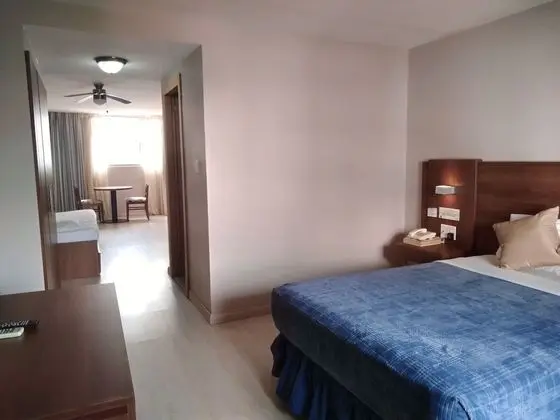 Tek Büyük Yataklı Oda (1 Double and 1 Twin Bed)