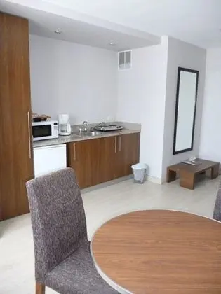Tek Büyük Yataklı Oda (1 Double and 1 Twin Bed)