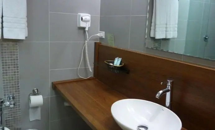 Tek Büyük Yataklı Oda (1 Double and 1 Twin Bed)