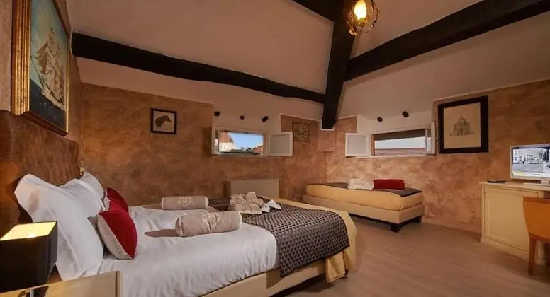 Panoramic Üç Kişilik Oda (Attic)