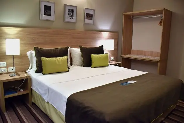 Standard Tek Büyük Yataklı Oda