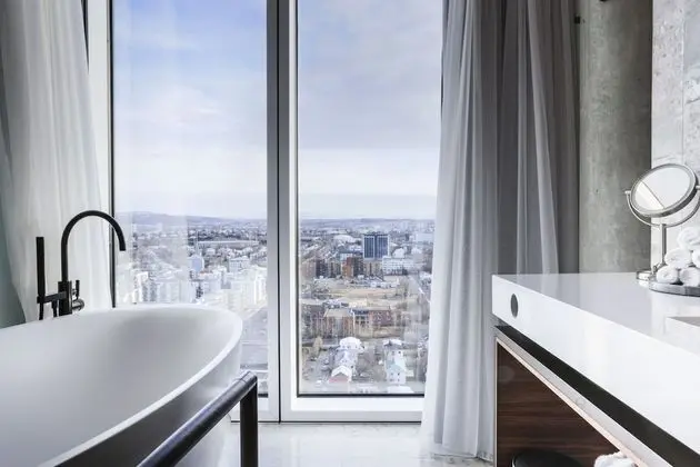 Suite with Bathtub – Invisible Service