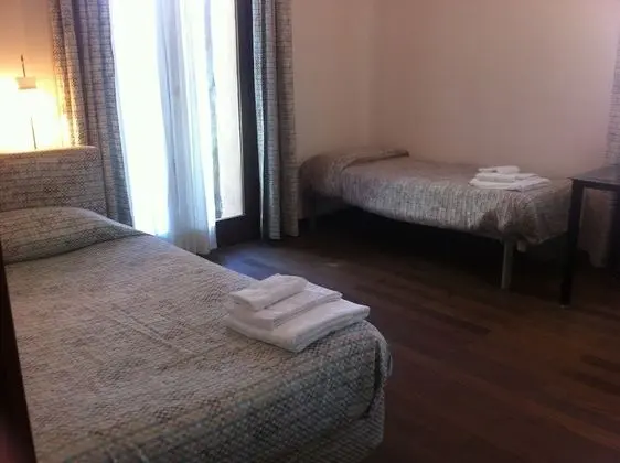 Üç Kişilik Oda