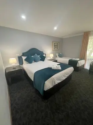 Deluxe Dört Kişilik Oda, Golf Manzaralı
