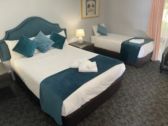 Deluxe Dört Kişilik Oda, Golf Manzaralı