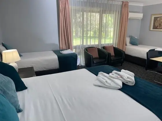 Deluxe Dört Kişilik Oda, Golf Manzaralı