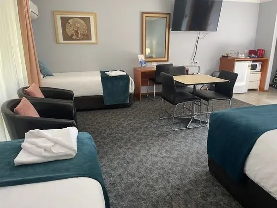 Deluxe Dört Kişilik Oda, Golf Manzaralı