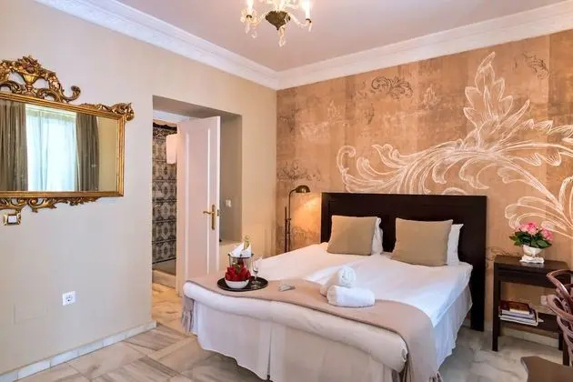 Tek Büyük veya İki Ayrı Yataklı Oda, Balkon