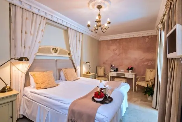 Tek Büyük veya İki Ayrı Yataklı Oda, Balkon