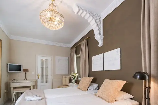 Tek Büyük veya İki Ayrı Yataklı Oda, Balkon