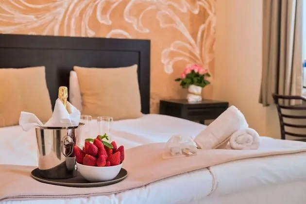 Tek Büyük veya İki Ayrı Yataklı Oda, Balkon