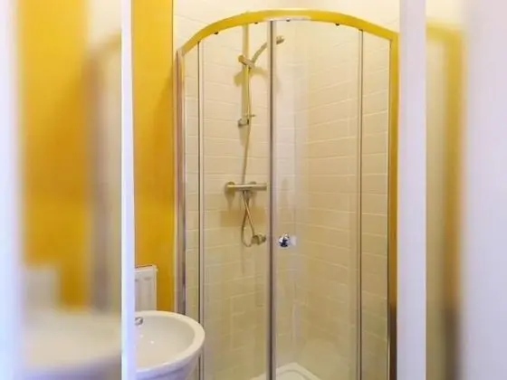 Tek Kişilik Oda, Ortak Banyo (Room 2)
