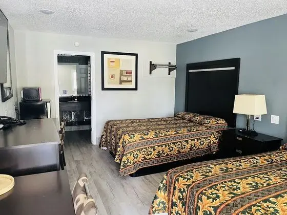 Tek Büyük Yataklı Oda, 2 Çift Kişilik Yatak