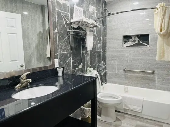 Tek Büyük Yataklı Oda, 2 Çift Kişilik Yatak