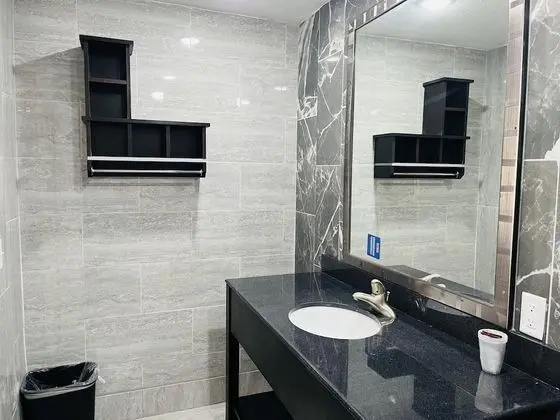 Tek Büyük Yataklı Oda, 2 Çift Kişilik Yatak