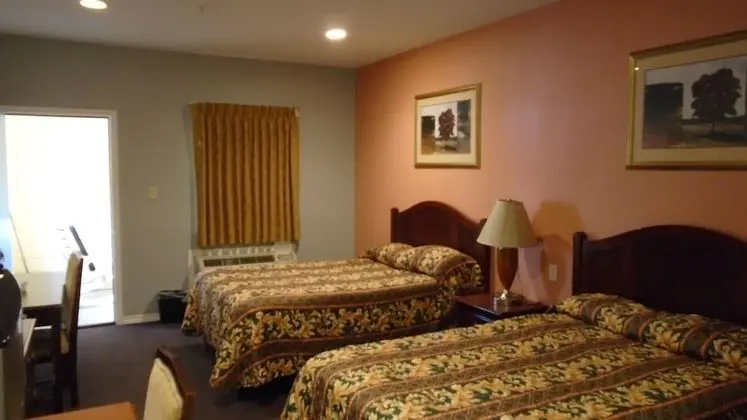 Tek Büyük Yataklı Oda, 2 Çift Kişilik Yatak