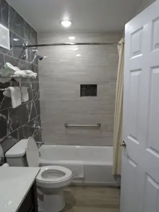 Tek Büyük Yataklı Oda, 2 Çift Kişilik Yatak