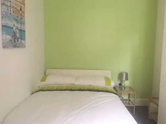 Tek Büyük Yataklı Oda, Ortak Banyo
