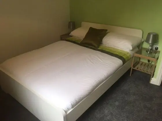Tek Büyük Yataklı Oda, Ortak Banyo