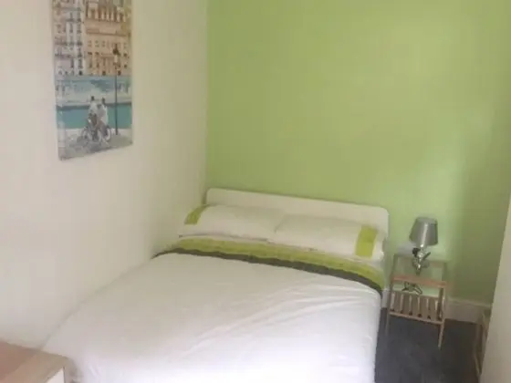 Tek Büyük Yataklı Oda, Ortak Banyo