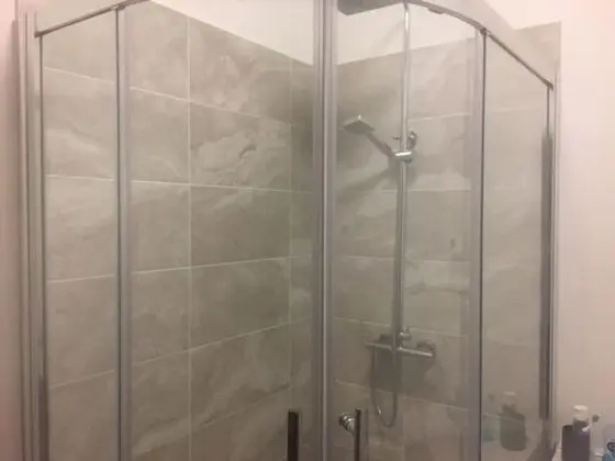 Tek Büyük Yataklı Oda, Ortak Banyo
