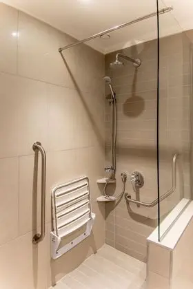 Tek Büyük Yataklı Oda, Engellilere Uygun, Sigara İçilmez