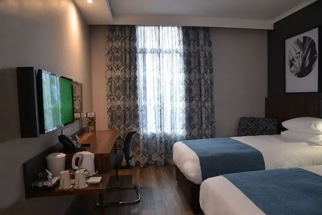İki Ayrı Yataklı Oda, Sigara İçilmez